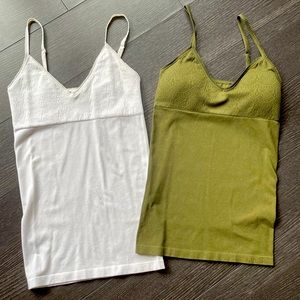 ⭐️3/$50 Lot of 2 XS/S Seamless Guess Tanks Built in Bra